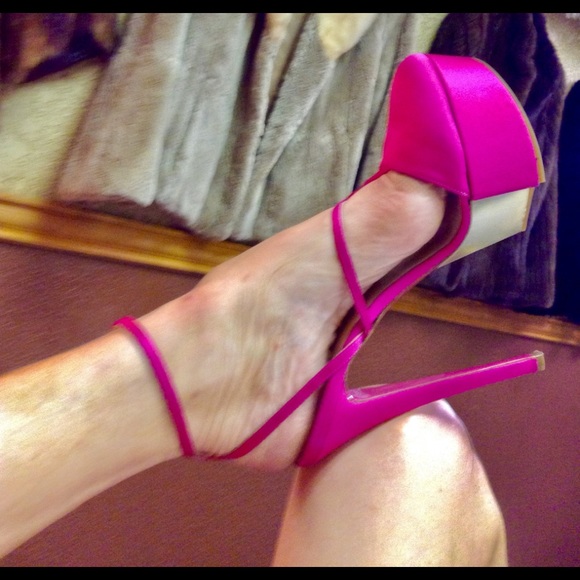 Iconic Versace 2008 Runway shoes - Picture 2 of 9